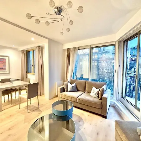 Luxury Apt, Eiffel View, Golden Triangle Paryż