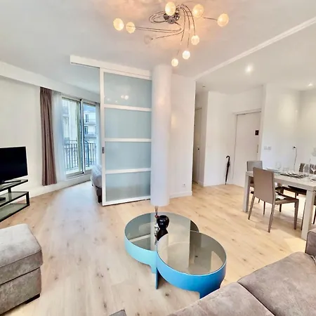Luxury Apt, Eiffel View, Golden Triangle 아파트 파리