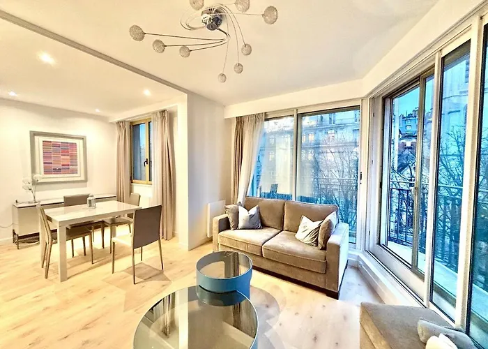 Luxury Apt, Eiffel View, Golden Triangle פריז