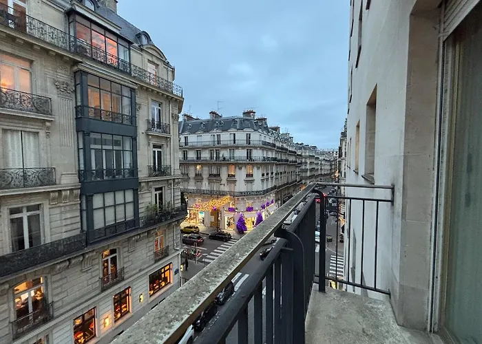 Luxury Apt, Eiffel View, Golden Triangle