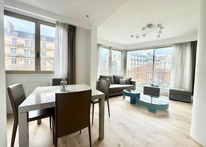 Luxury Apt, Eiffel View, Golden Triangle